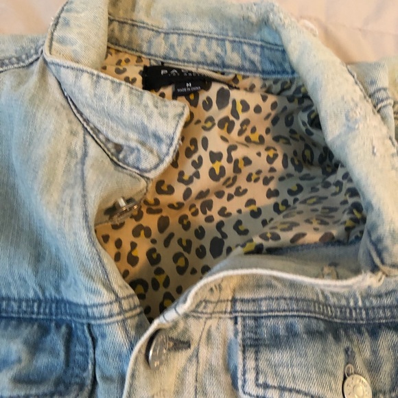 Button down denim jacket with leopard design under - Picture 5 of 5